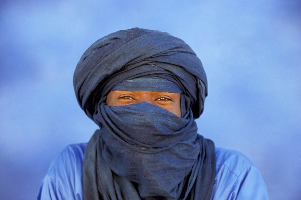 Muškarci Tuarezi nose plave turbane i pokrivaju lice - Avaz