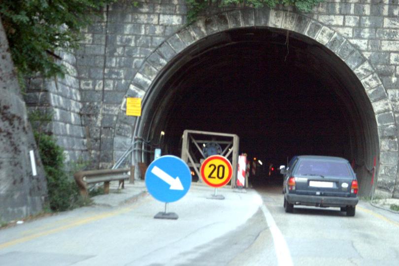 Zbog radova na tunelu Crnaja saobraćaj se odvija usporeno