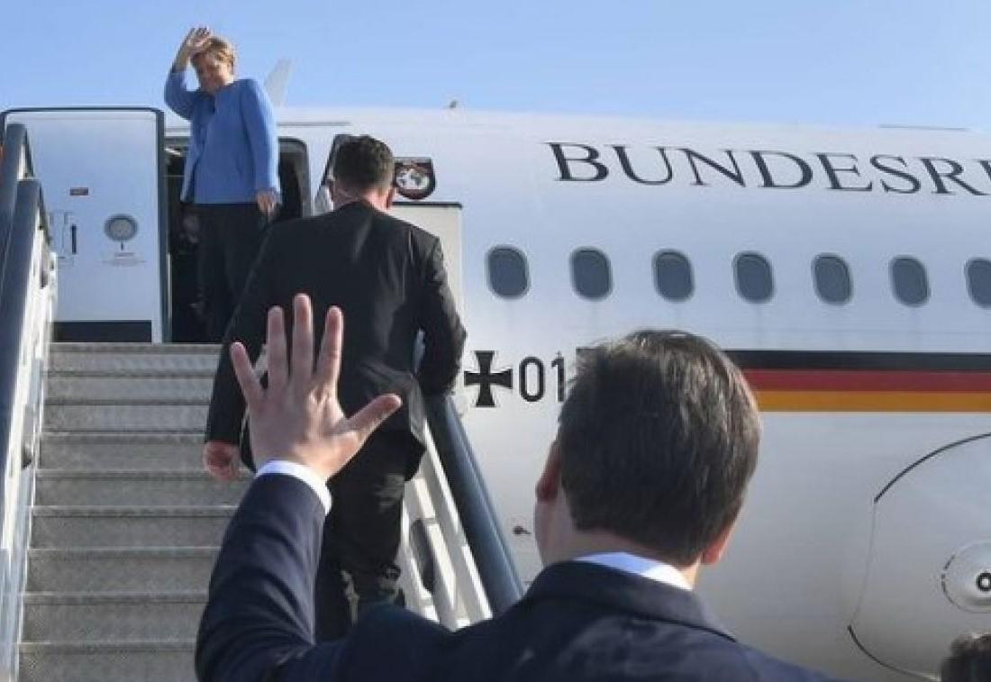 Vučić ispratio Merkel na aerodromu - Avaz