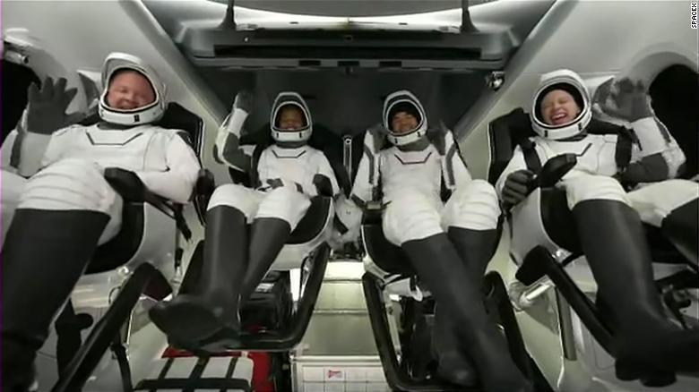Ekipa iz SpaceX-a nakon što su se vratili na Zemlju - Avaz