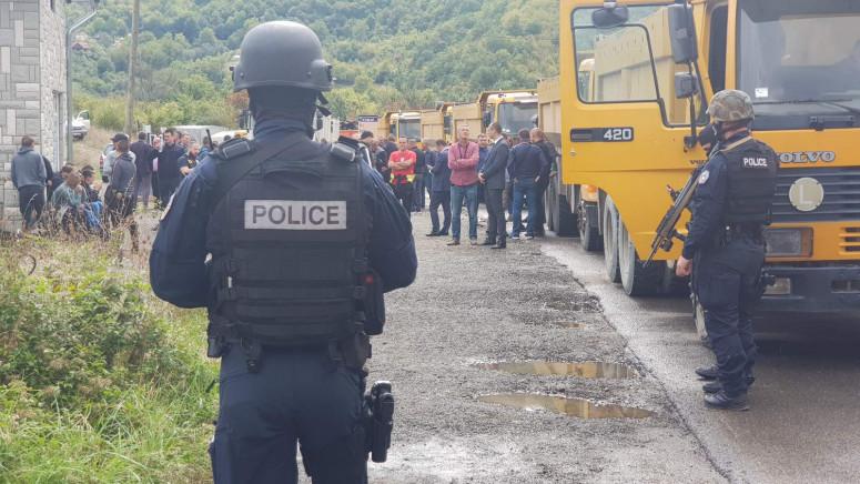Policija Kosova i dalje na Jarinju i Brnjaku - Avaz