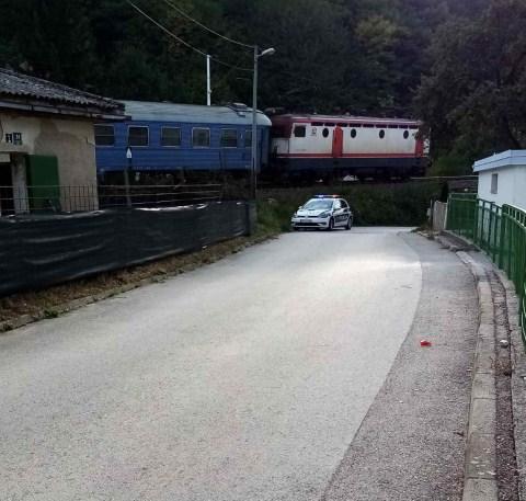 Voz u Blažuju udario migranta, na teren poslani policija i Hitna pomoć