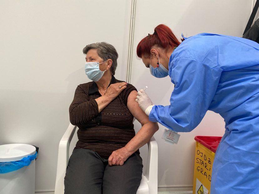 U septembru vakcinisano 38.334 građana Kantona Sarajevo: Na svim punktovima u KS još uvijek dovoljan broj doza