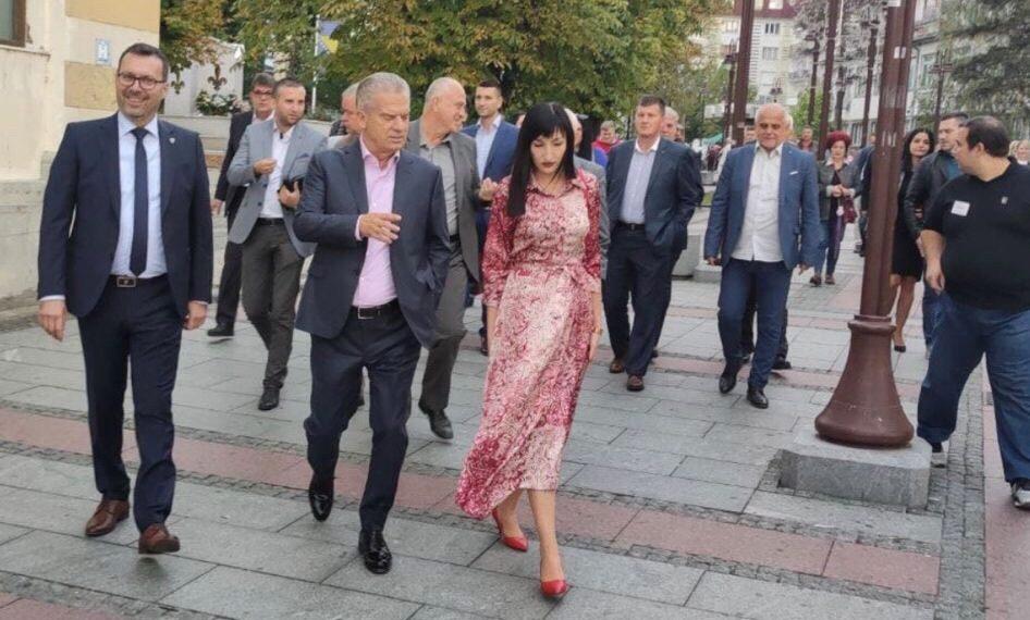Jučer u Brčkom održana tribina SBB-a kojoj je prisustvovao i predsjednik stranke Fahrudin Radončić - Avaz