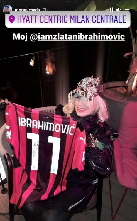 Čini se da je Topčagić od Ibrahimovića dobila dres s potpisom - Avaz