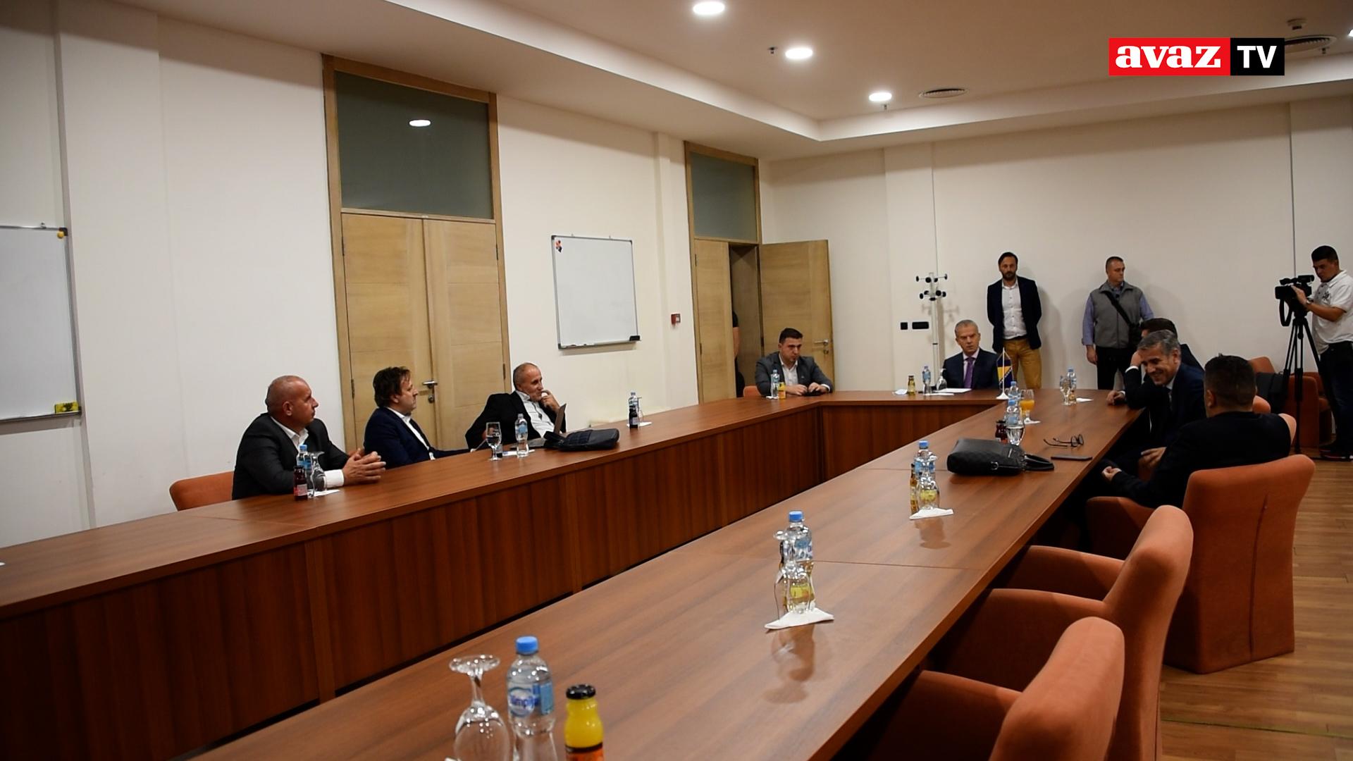 Sa današnjeg sastanka lidera SBB-a Fahrudina Raodnčića s predstavnicima Bošnjaka iz RS - Avaz