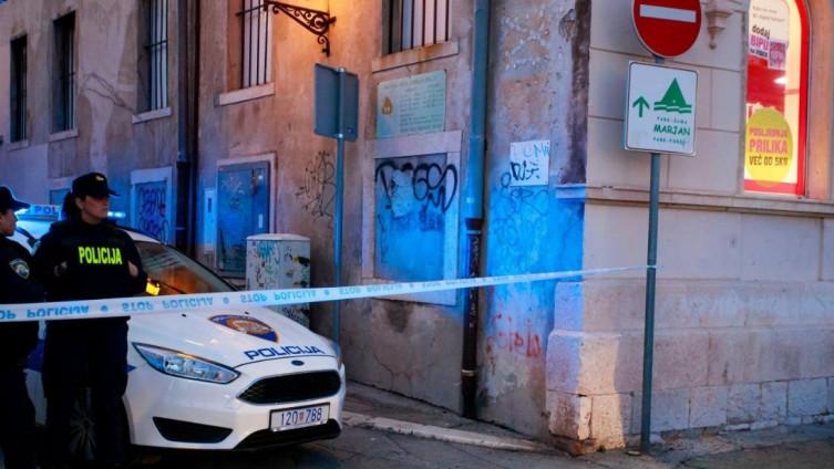Jezivi zločin u Splitu: Sin zbog cigarete zapalio majku i bacio je u kadu
