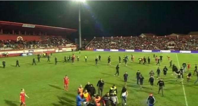 Utakmica u Mostaru je prekinuta zbog ulaska publike na teren - Avaz
