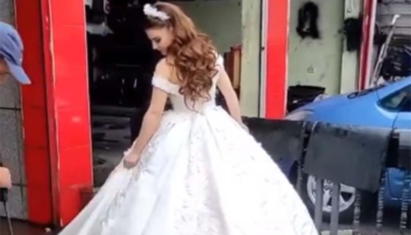 Mlada  oprala vjenčanica u autopraonici - Avaz