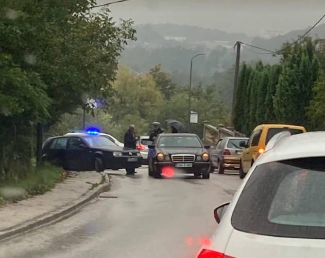 Saobraćajna nesreća na putu prema Vracama, stvorile se velike gužve