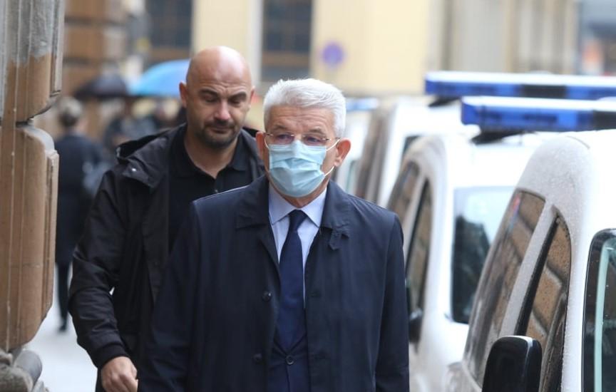 Šefik Džaferović has arrived at the Municipal Court, he is testifing in the Amir Zukić and others case