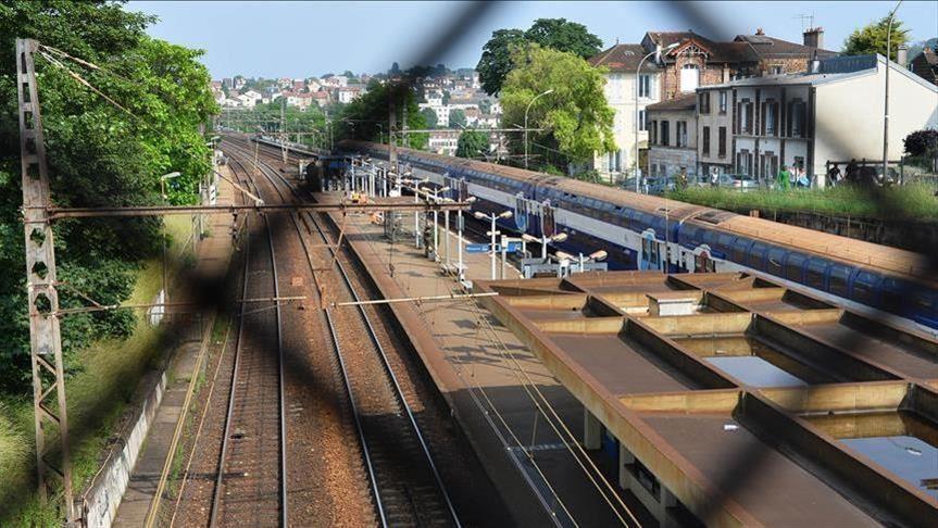 France's national railway company SNCF confirmed to RTL news that three people died on the spot and the fourth was seriously wounded in the lower limbs - Avaz