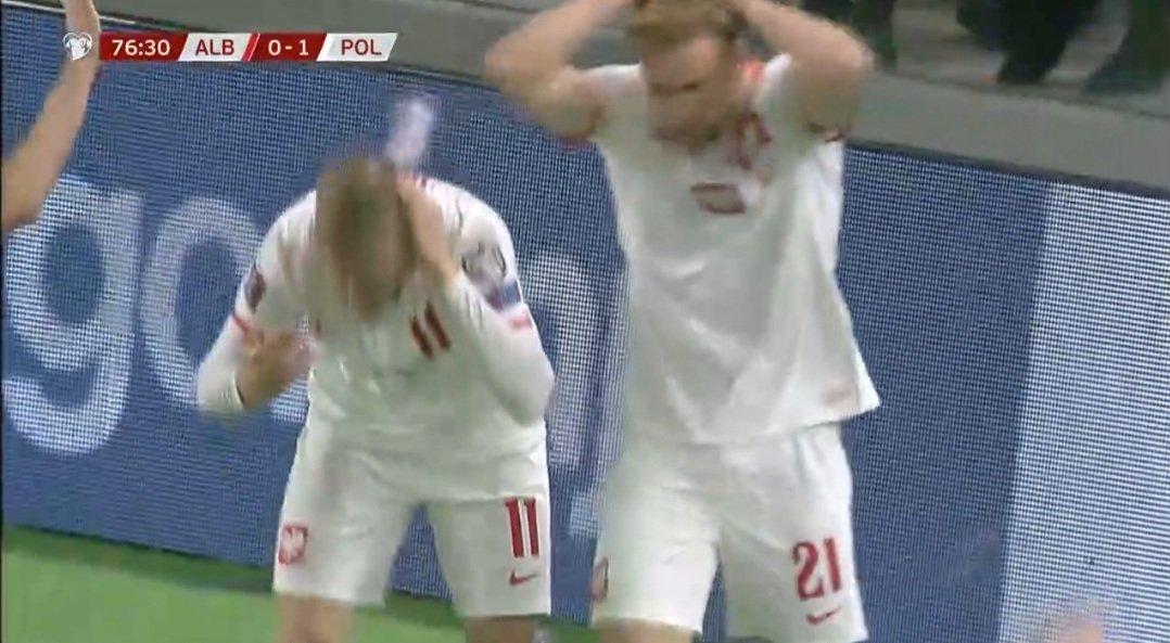 Albanski navijači nakratko prekinuli utakmicu: Nakon primljenog gola gađali poljske reprezentativce
