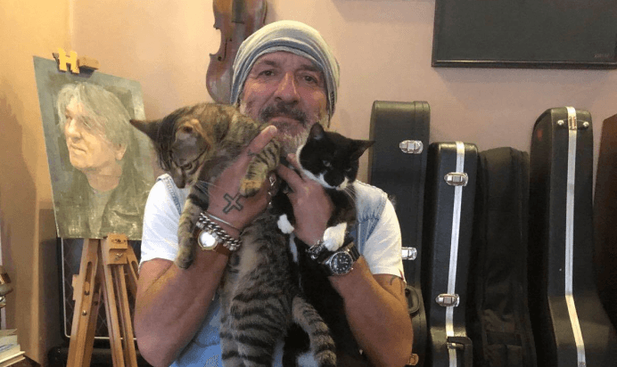 Tifa slavi 61. rođendan, mjesecima je posvećen svojim mačkama