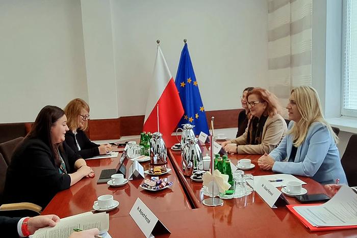 Željka Cvijanović na sastanku s državnom sekretarkom u Ministarstvu fondova i regionalne politike Malgožatom Jarošinkom Jedinak - Avaz