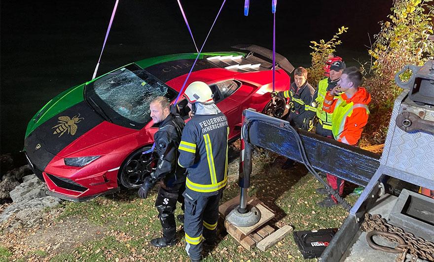 Vozač Lamborghinija zamijenio kočnicu i gas, pa uletio u jezero