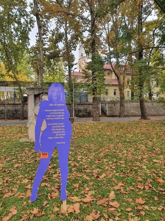 Improvizirana statua Donne Ares u Bihaću - Avaz
