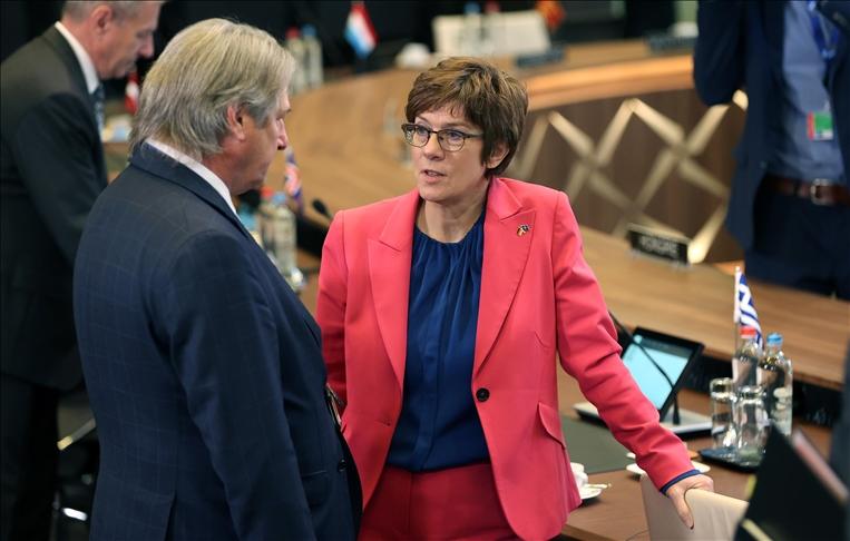 German Defense Minister Annegret Kramp-Karrenbauer (R) attends the second day session of the NATO Defense Ministers meeting in Brussels, Belgium on October 21, 2021. - Avaz