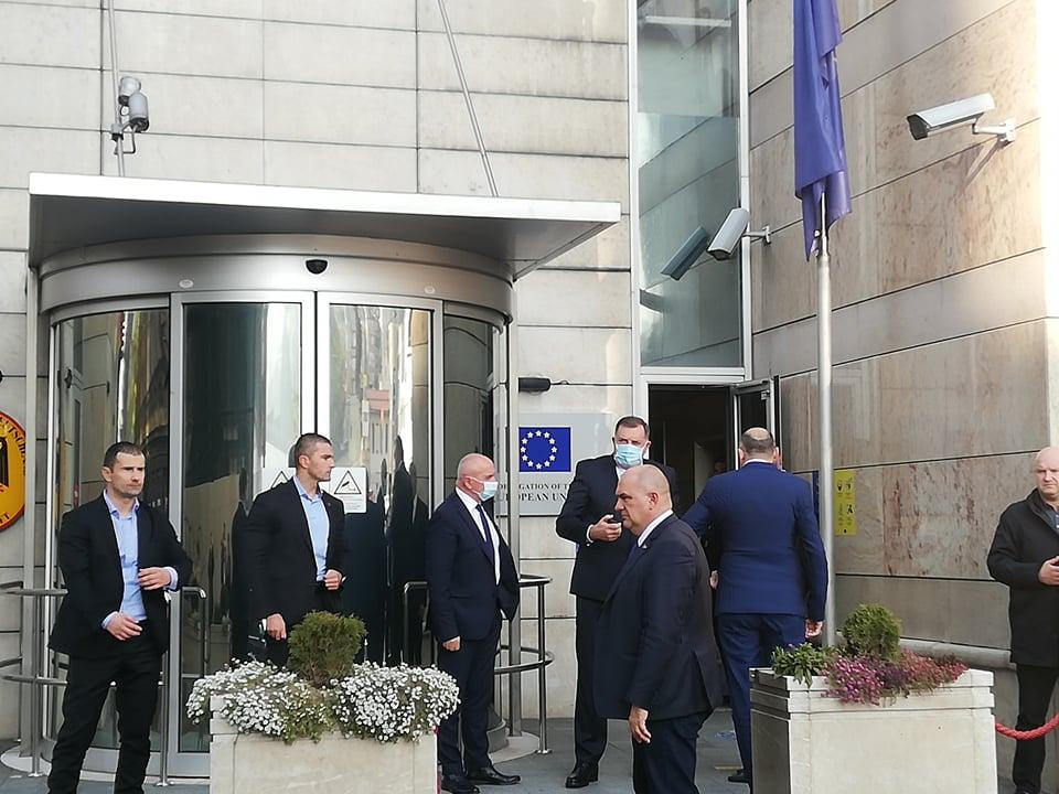 Dodik ispred zgrade Delegacije EU u Sarajevu - Avaz