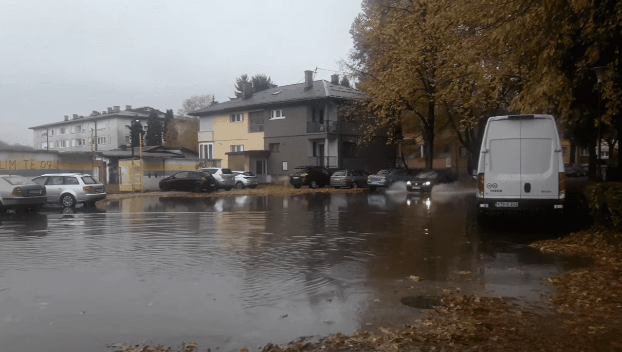 Poplavljen put u Visokom - Avaz