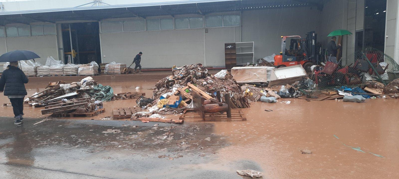 Sanitarni inspektori KUIP-a utvrđuju činjenično stanje u skladištima u Rajlovcu