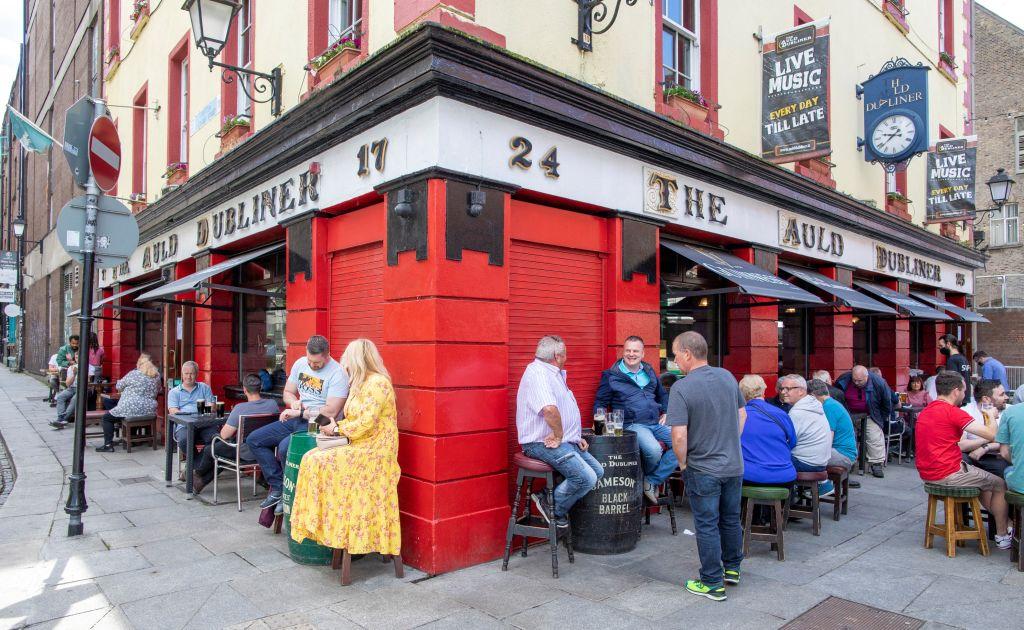 Ponovo restrikcije u Irskoj: Skraćeno radno vrijeme kafića i noćnih klubova