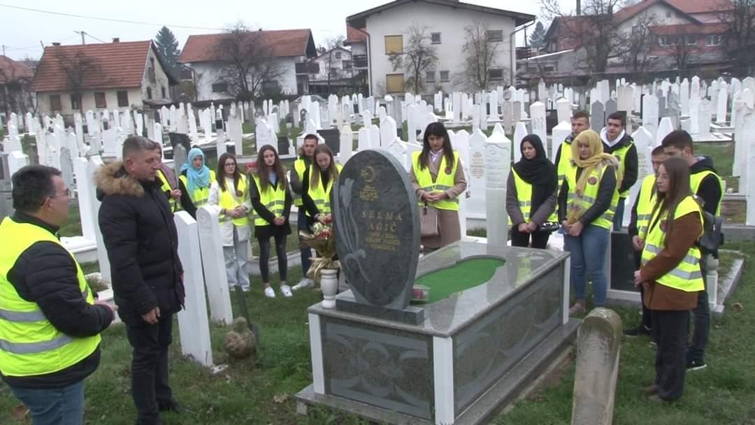 Amir Agić s učenicima posjetio mezar svoje kćerke