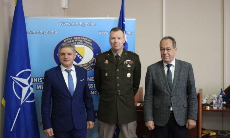 General Folkstad u oproštajnoj posjeti kod ministra Podžića: Potvrđena spremnost NATO Štaba za nastavak uspješne saradnje