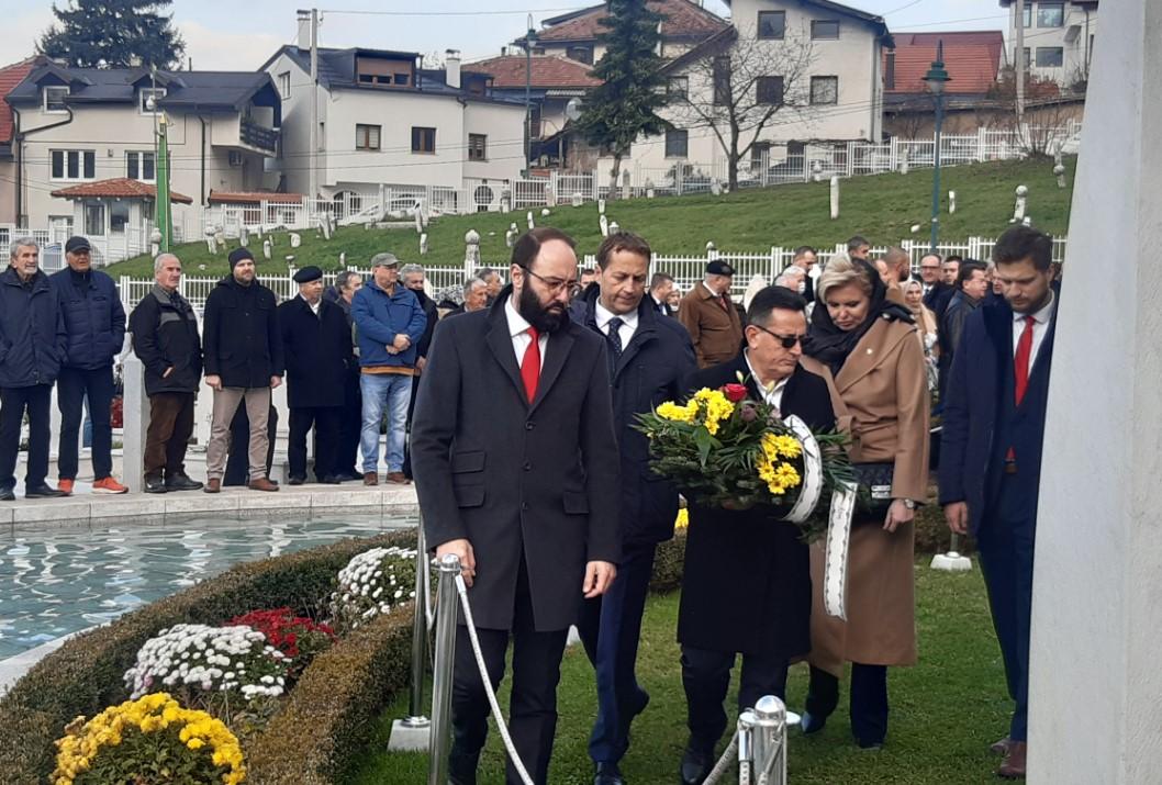 Povodom Dana državnosti BiH položeno cvijeće na Memorijalnom centru Kovači