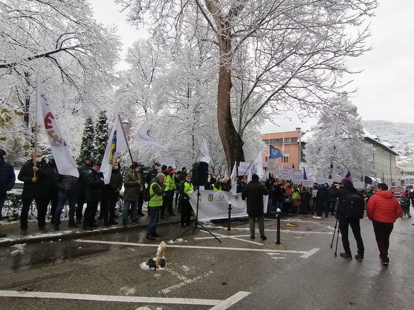 Sa protesta ispred Vlade KS - Avaz