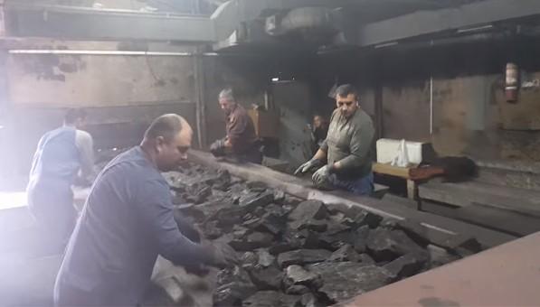 Video iz Kaknja: Sinoć su se rudari vratili na postrojenja, počela proizvodnja mrkog uglja