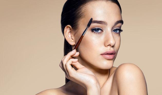Trend šminkanja i oblikovanja obrva igra veoma važnu ulogu u beauty rutini - Avaz