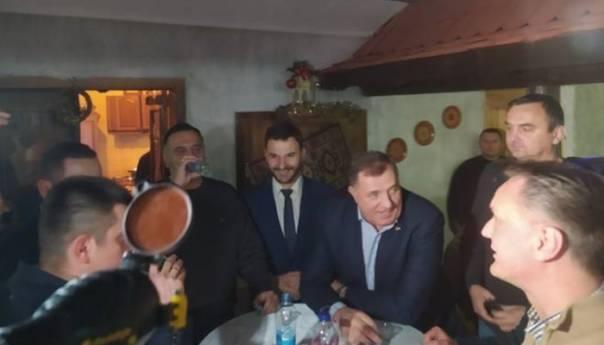 SNSD proglasio pobjedu u Prijedoru, Dodik stigao u štab