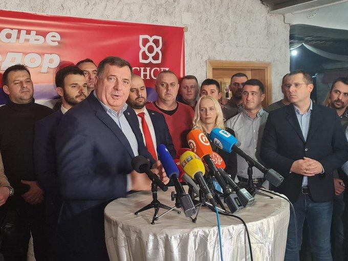 Milorad Dodik se obratio svim prisutnima u štabu SNSD-a - Avaz