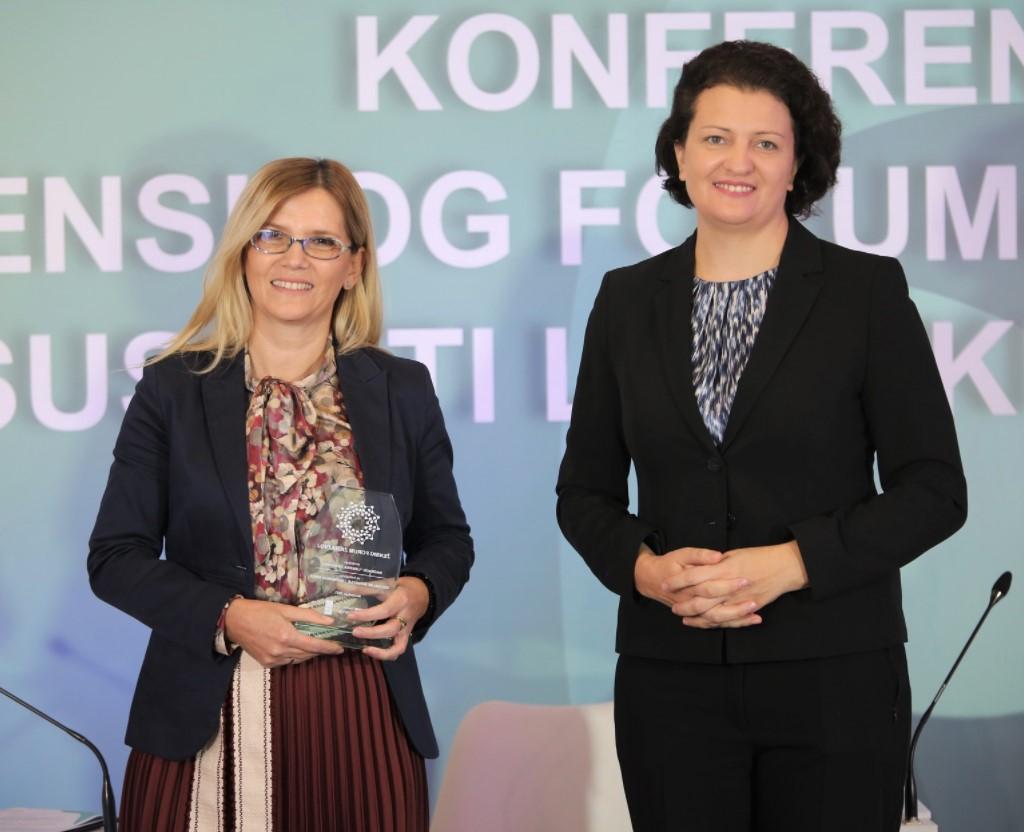 Dobitnica nagrade u oblasti "Ekonomije brige i socijalne inovacije“ Tanja Milinković, sa gdjom Steliana Nedera, rezidentnom predstavnicom UNDP-a u BiH - Avaz