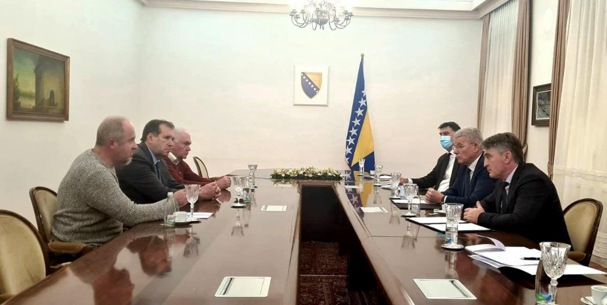 Komšić i Džaferović danas razgovarali sa predstavnicima grupe građana "ReSTART"