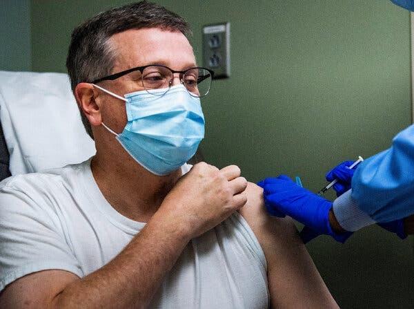 Nepoznati čovjek primao vakcine umjesto antivaksera - Avaz