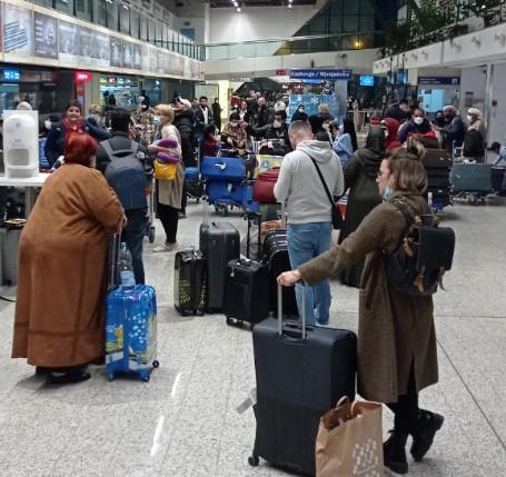 Putnici na Sarajevskom aerodromu - Avaz