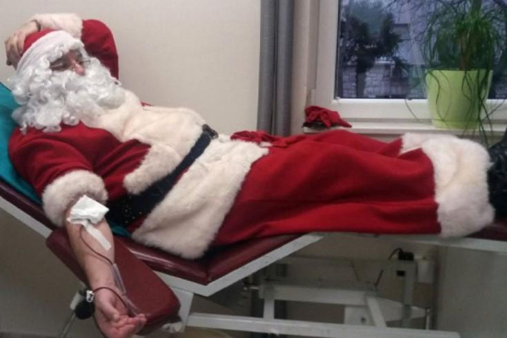 Djed Mraz prvi darovao krv u Trebinju