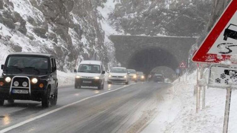Vozači, oprez zbog ugaženog snijega i poledice na putevima