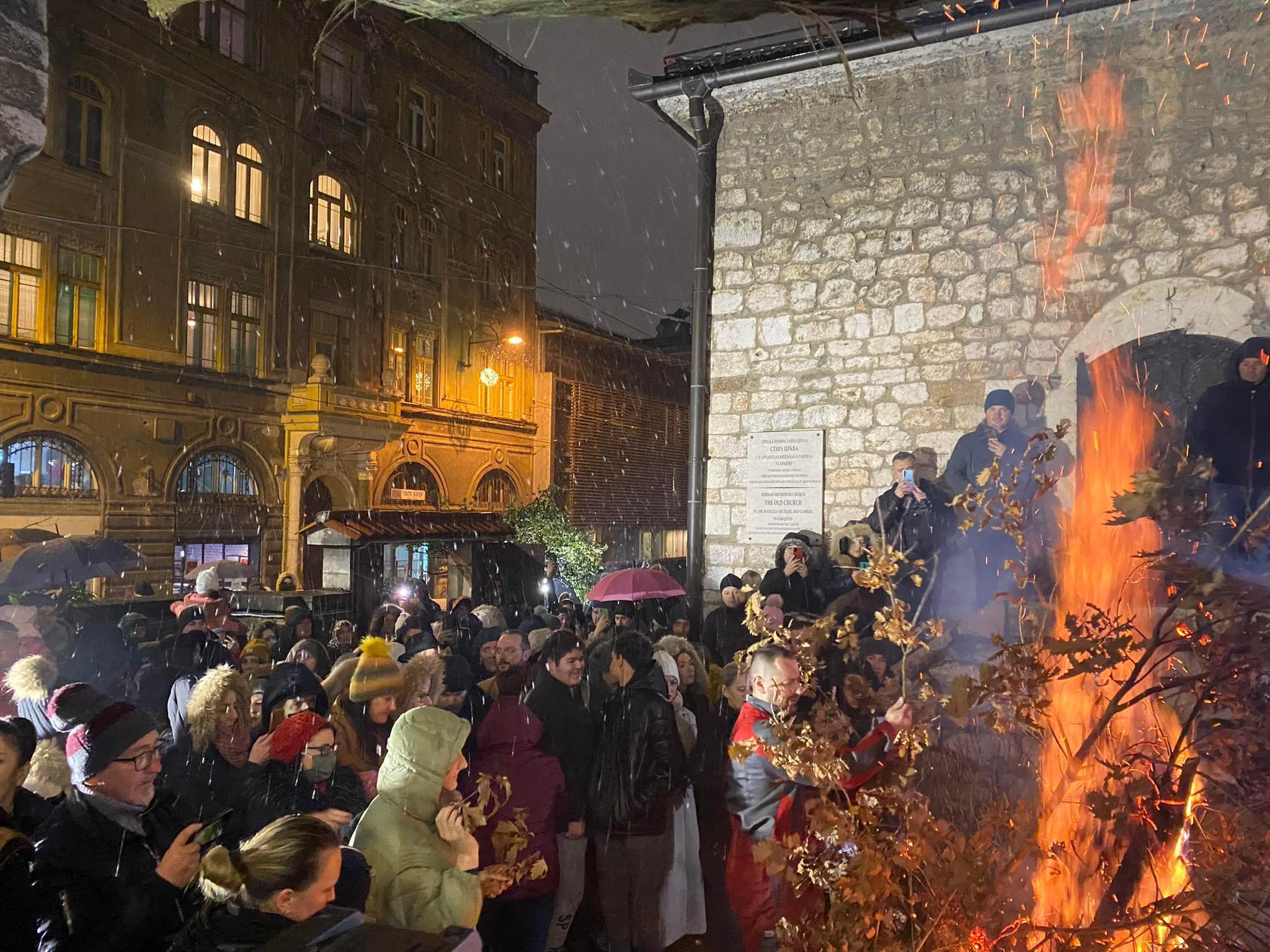 Tradicionalno paljenje badnjaka u Sarajevu - Avaz