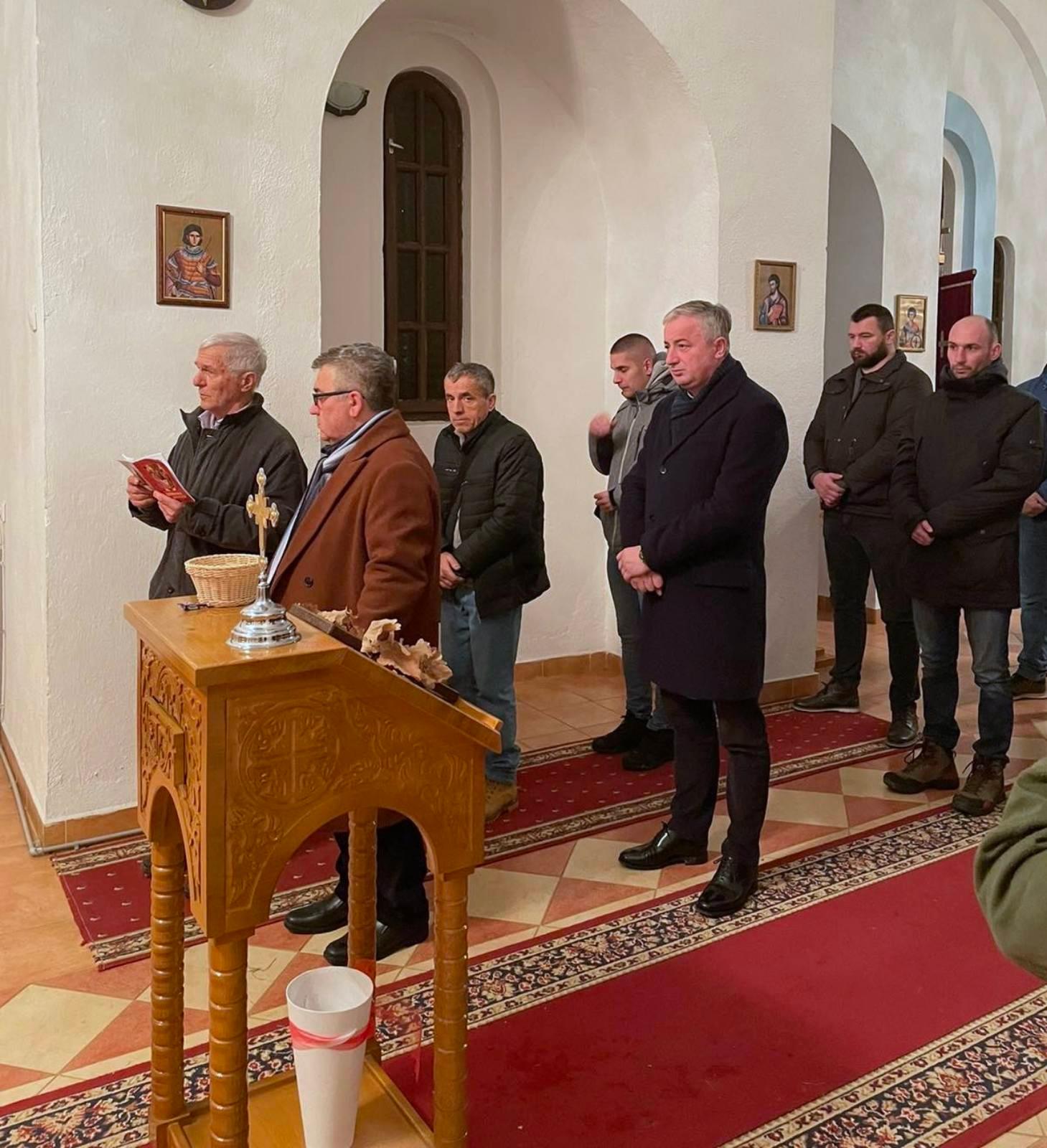 Borenović bio na božićnoj liturgiji u rodnom Sanskom Mostu - Avaz