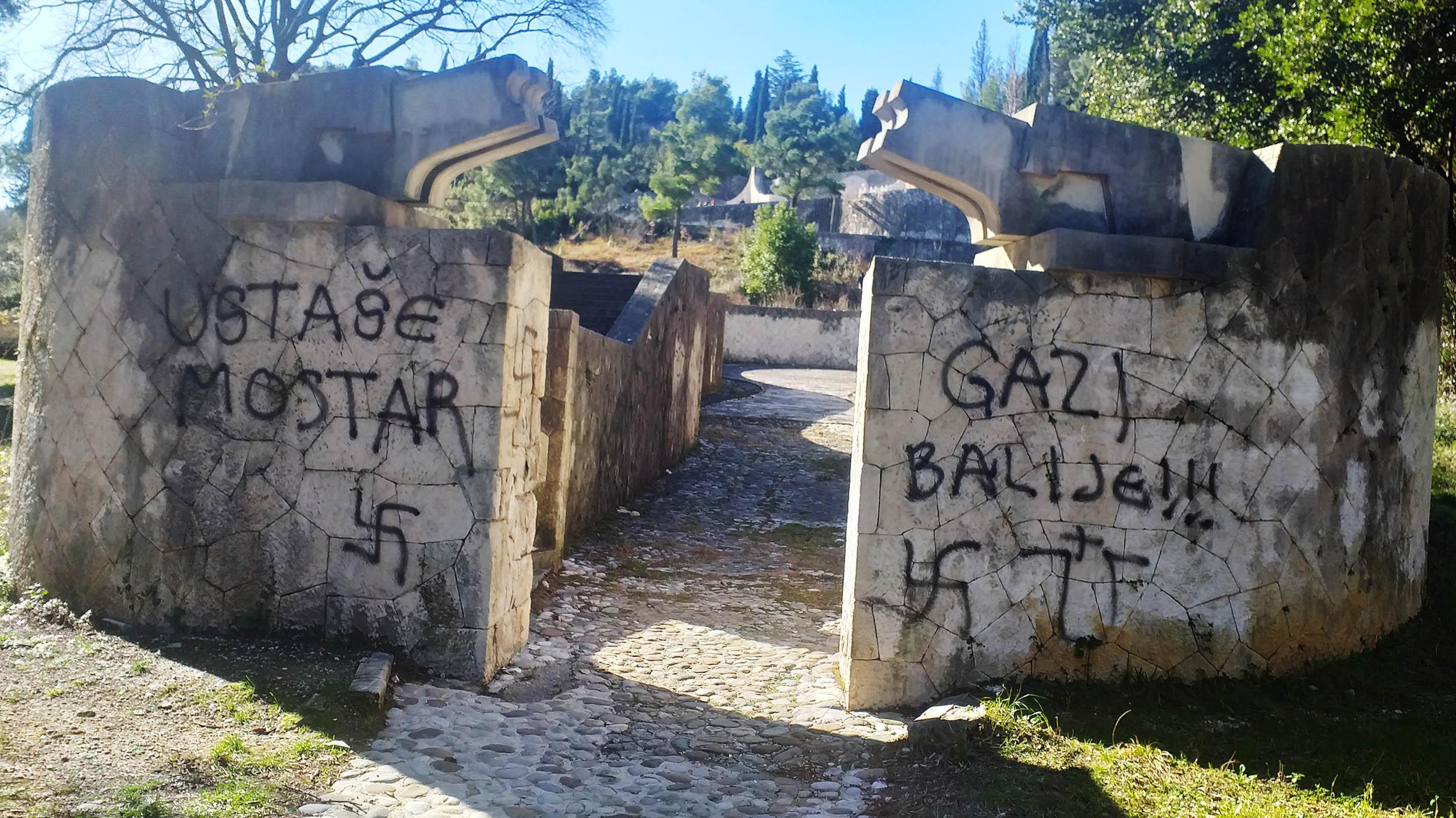 Ranije poruke na Partizanskom groblju - Avaz