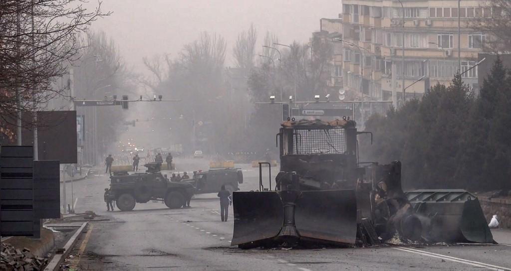 Mirni protesti prerasli u nasilje - Avaz