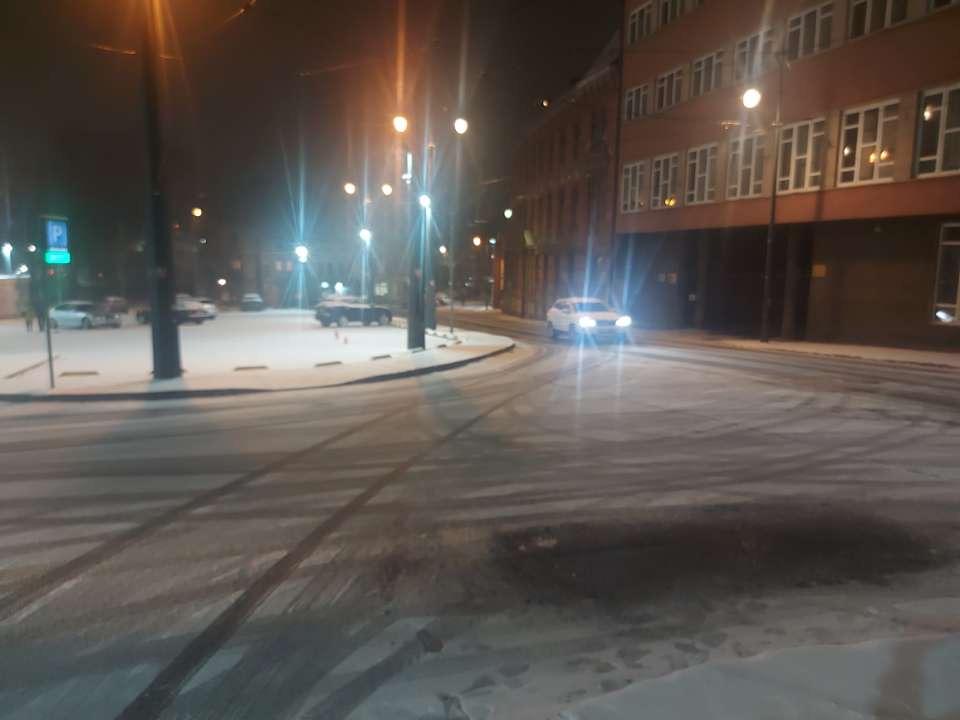 Snijeg na glavnim sarajevskim saobraćajnicama - Avaz