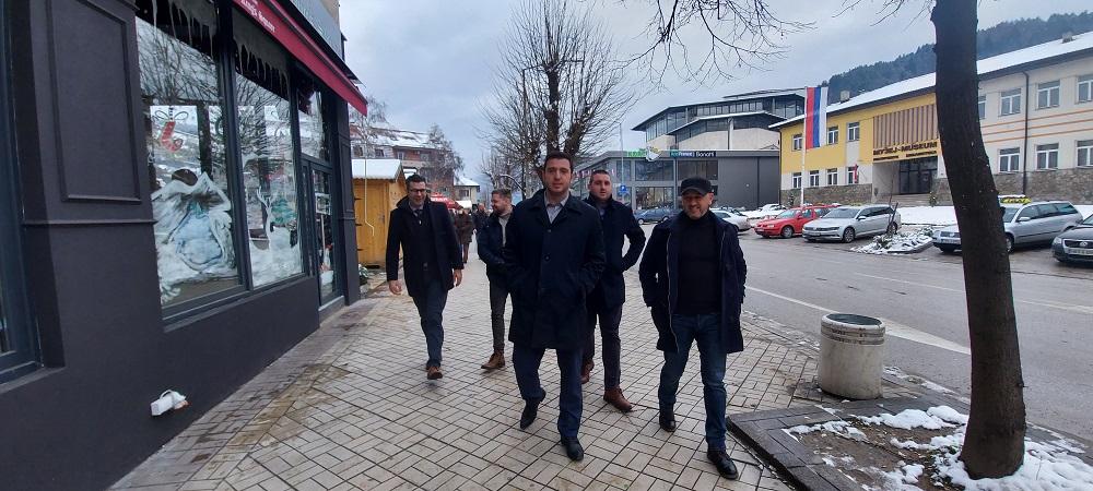 Potpredsjednik SBB-a Admir Čavka s članovima Saveza u posjeti Foči: Sankcionirati sve one koji unose nemir među povratnike u RS