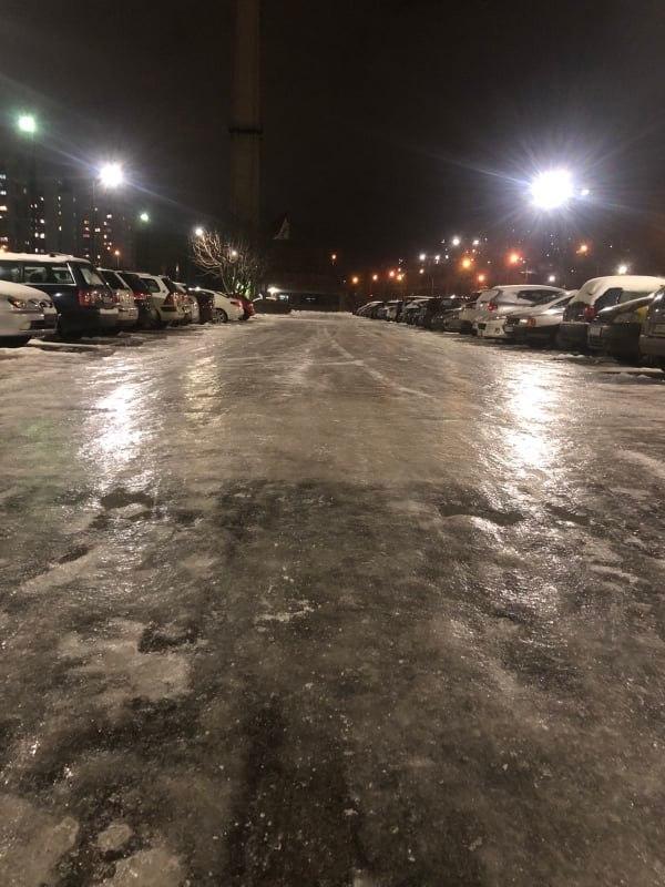 Ledena ploha na parkingu na Alipašinu - Avaz