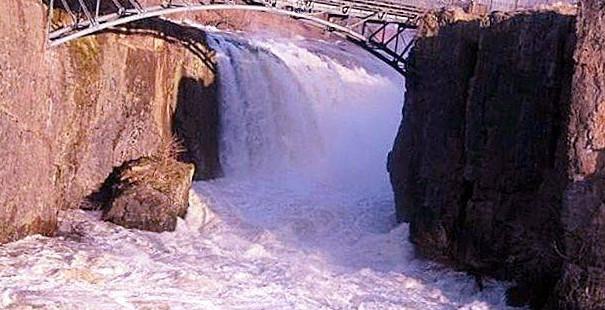 Zaledili Veliki slapovi Peterson u Nju Džersiju