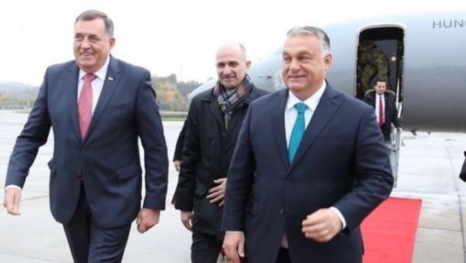 Orban prilikom nedavne posjete Miloradu Dodiku - Avaz