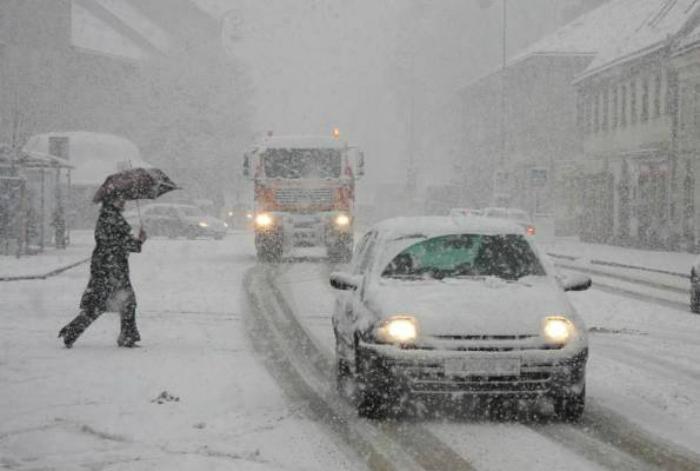 Vozači oprez: Snijeg, poledica i odroni zemlje ili kamenja